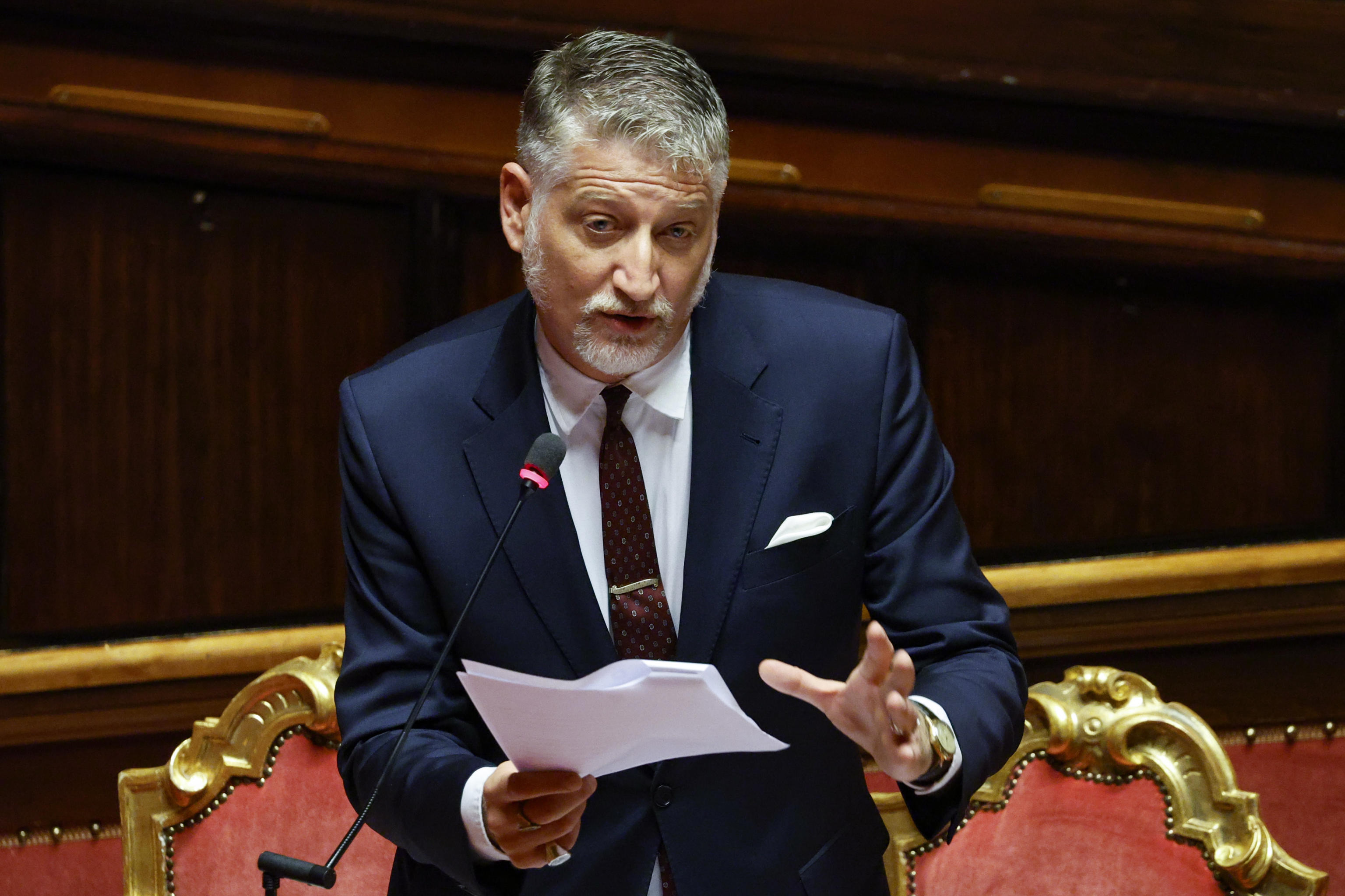 Alessandro Giuli, “oscuro” esordio parlamentare del neoministro