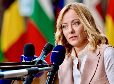 Carta vincente: la stretta immigratoria di Giorgia Meloni