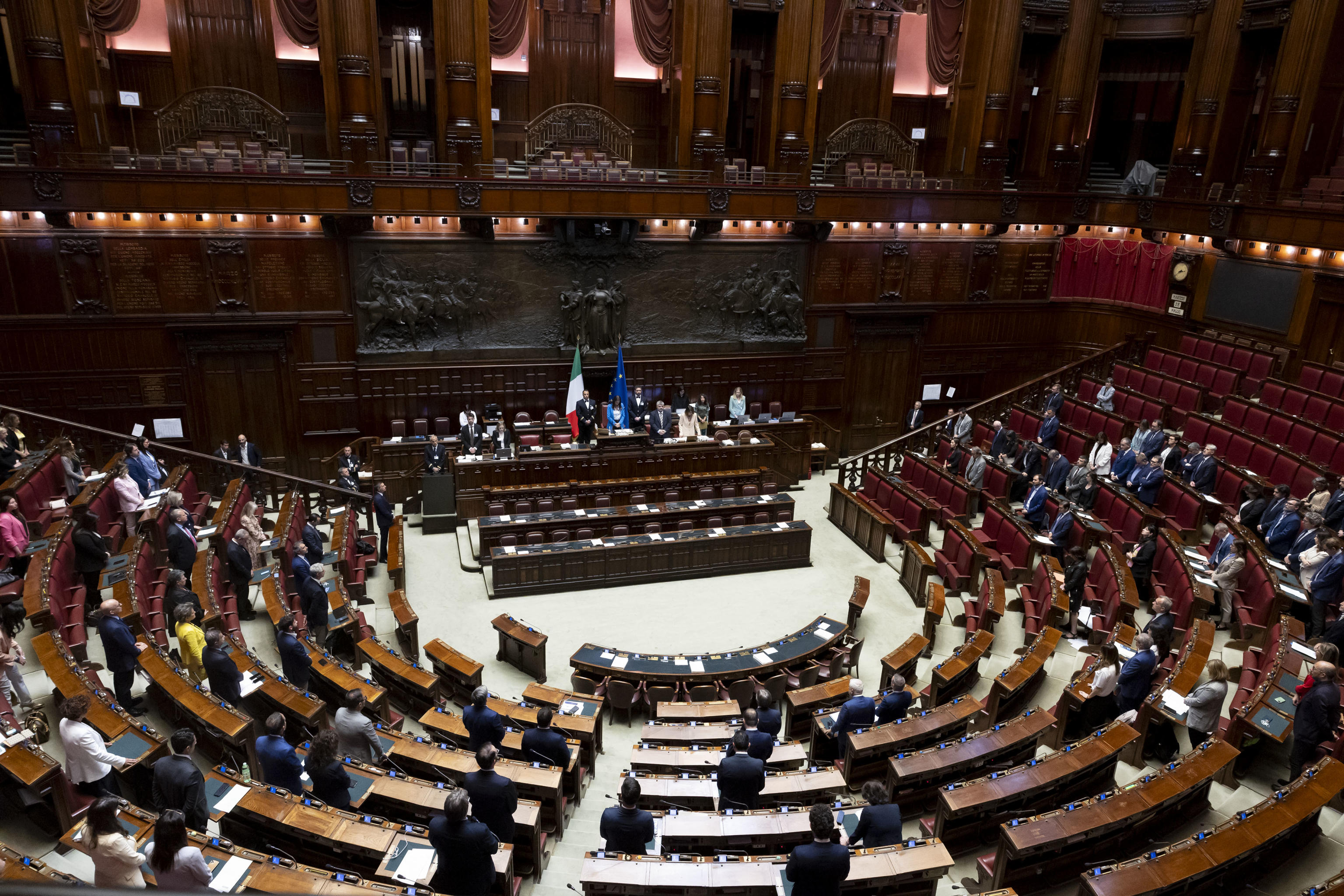 Democrazia piagata: alzati e cammina!