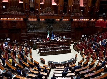 Democrazia piagata: alzati e cammina!