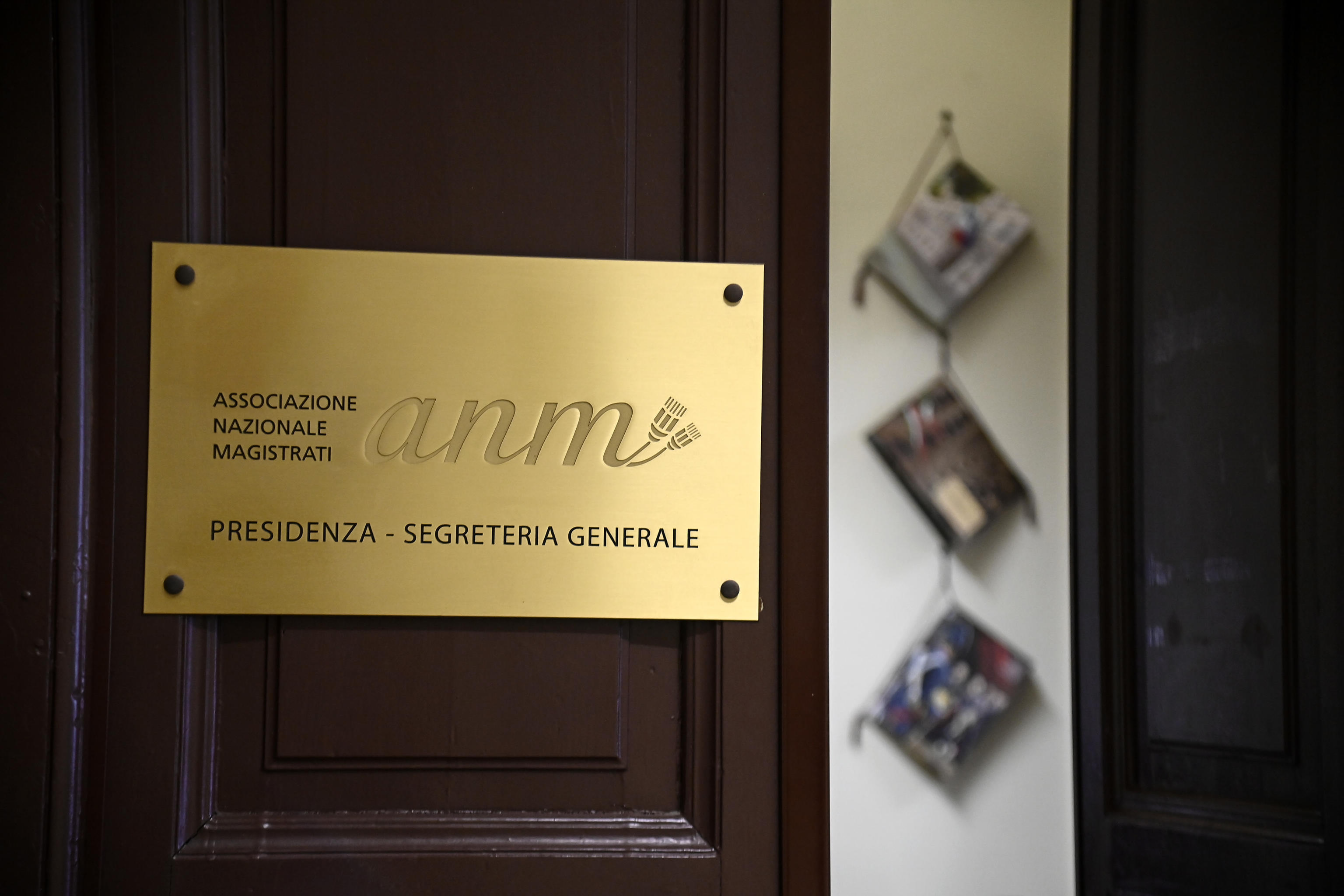 Anm: come un partito