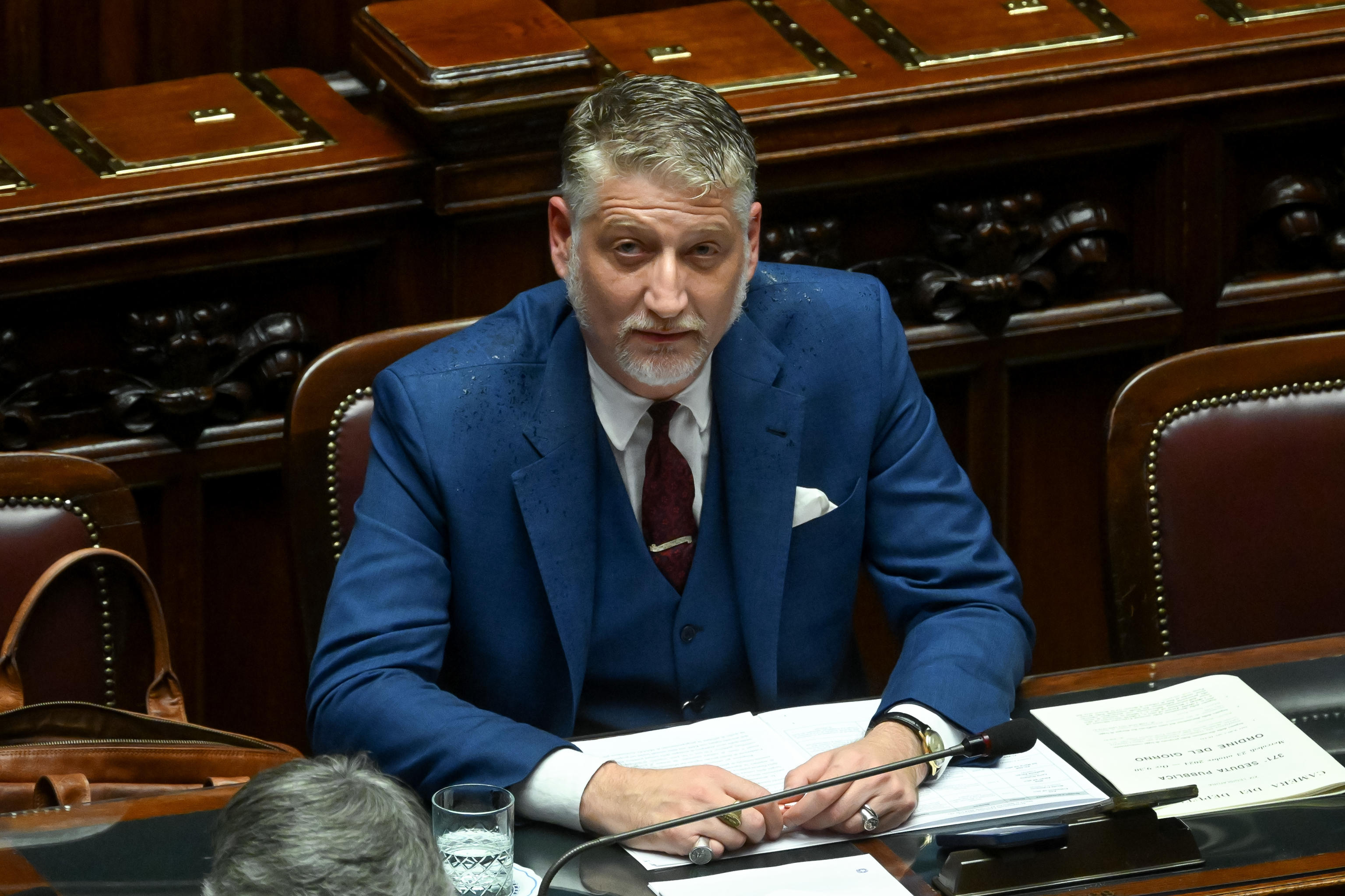 Giuli, Report e il mistero dell’aquila tatuata