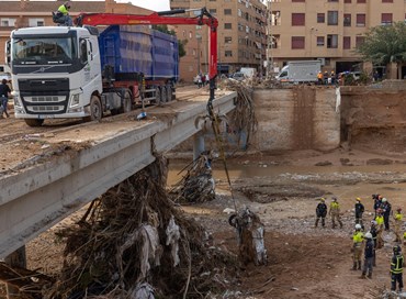 Spagna; nella strage senza fine fango contro Re Felipe, Sánchez in fuga