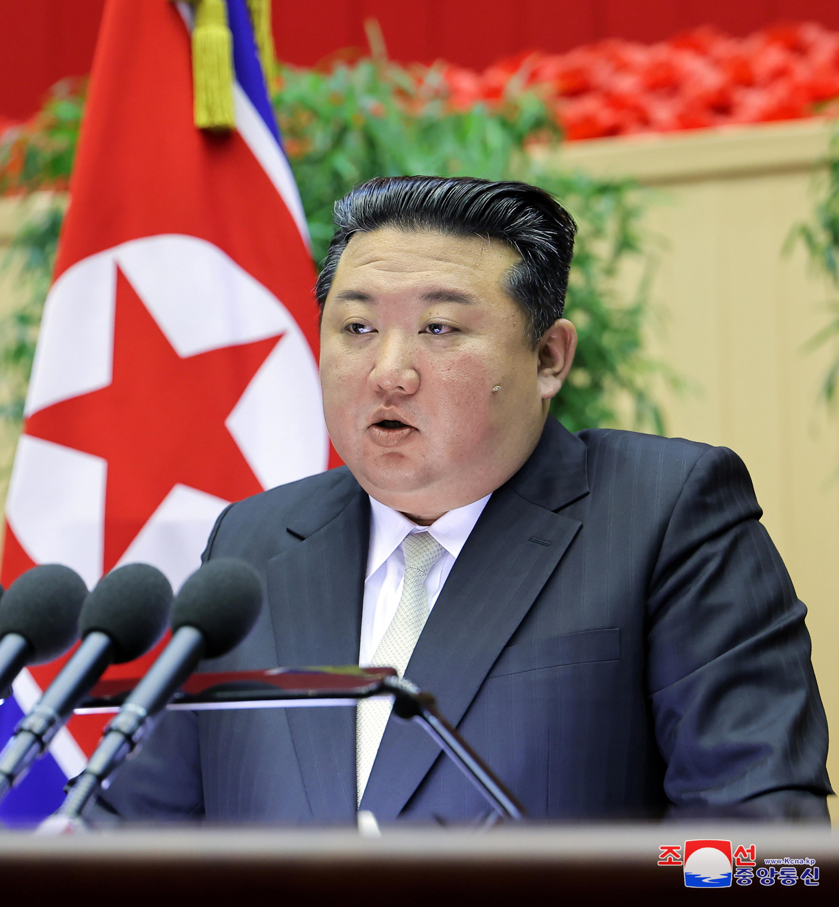 Kim Jong-un: “Rafforzare senza limitazioni le forze nucleari”