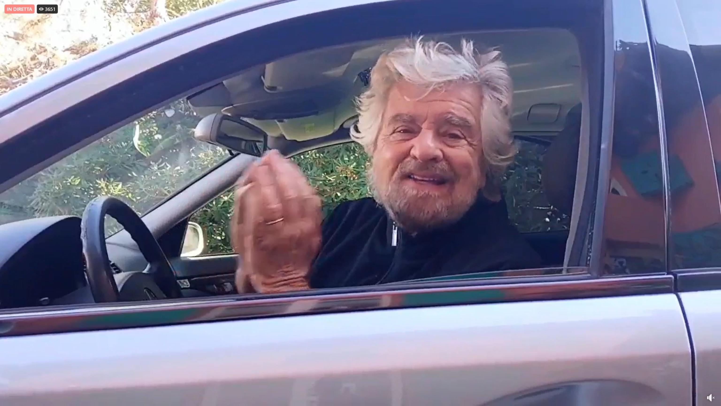 Grillo: “Il M5s è stramorto, fatevi un altro simbolo”