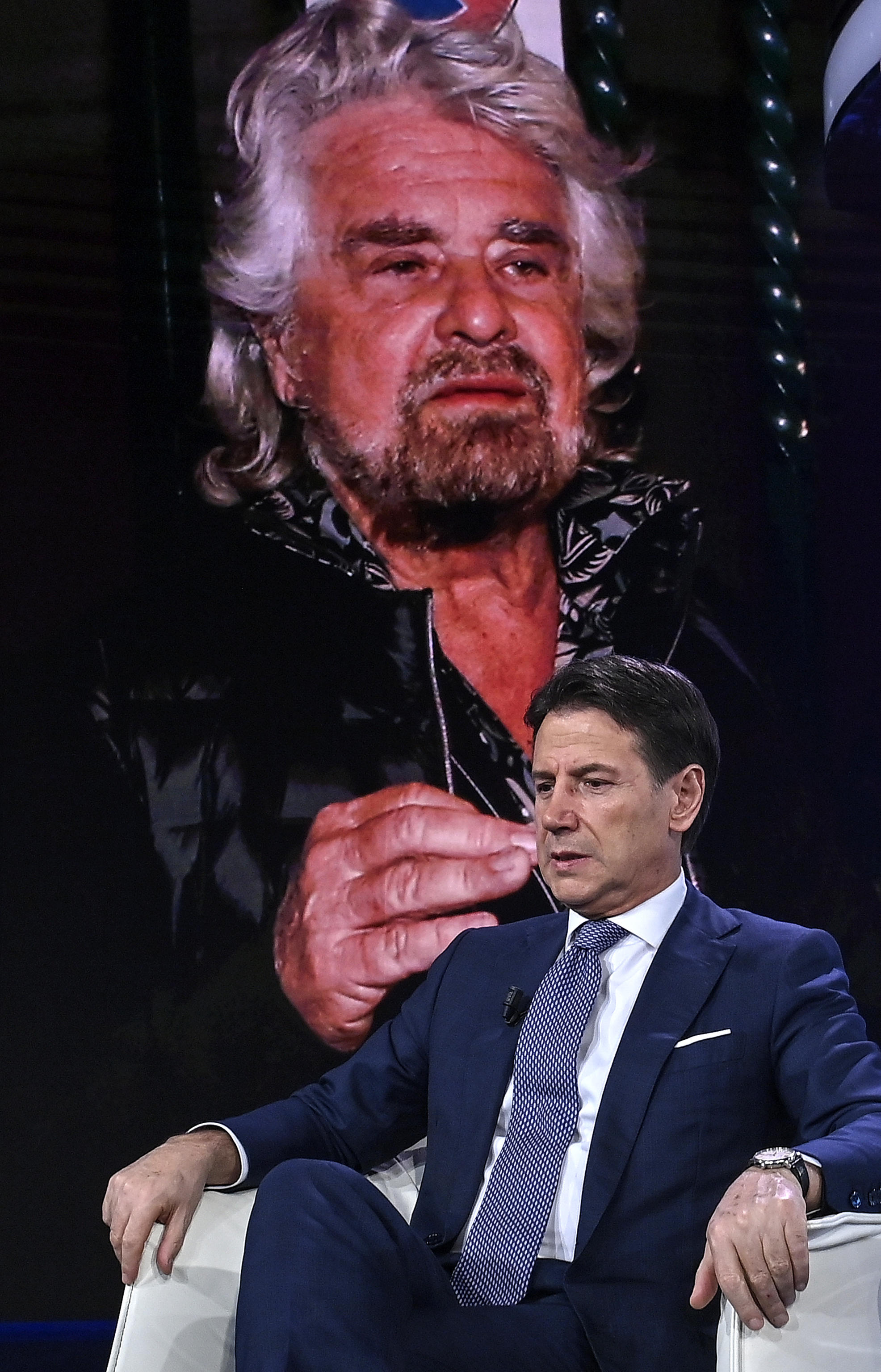 M5s, Conte e Grillo si contendono il simbolo