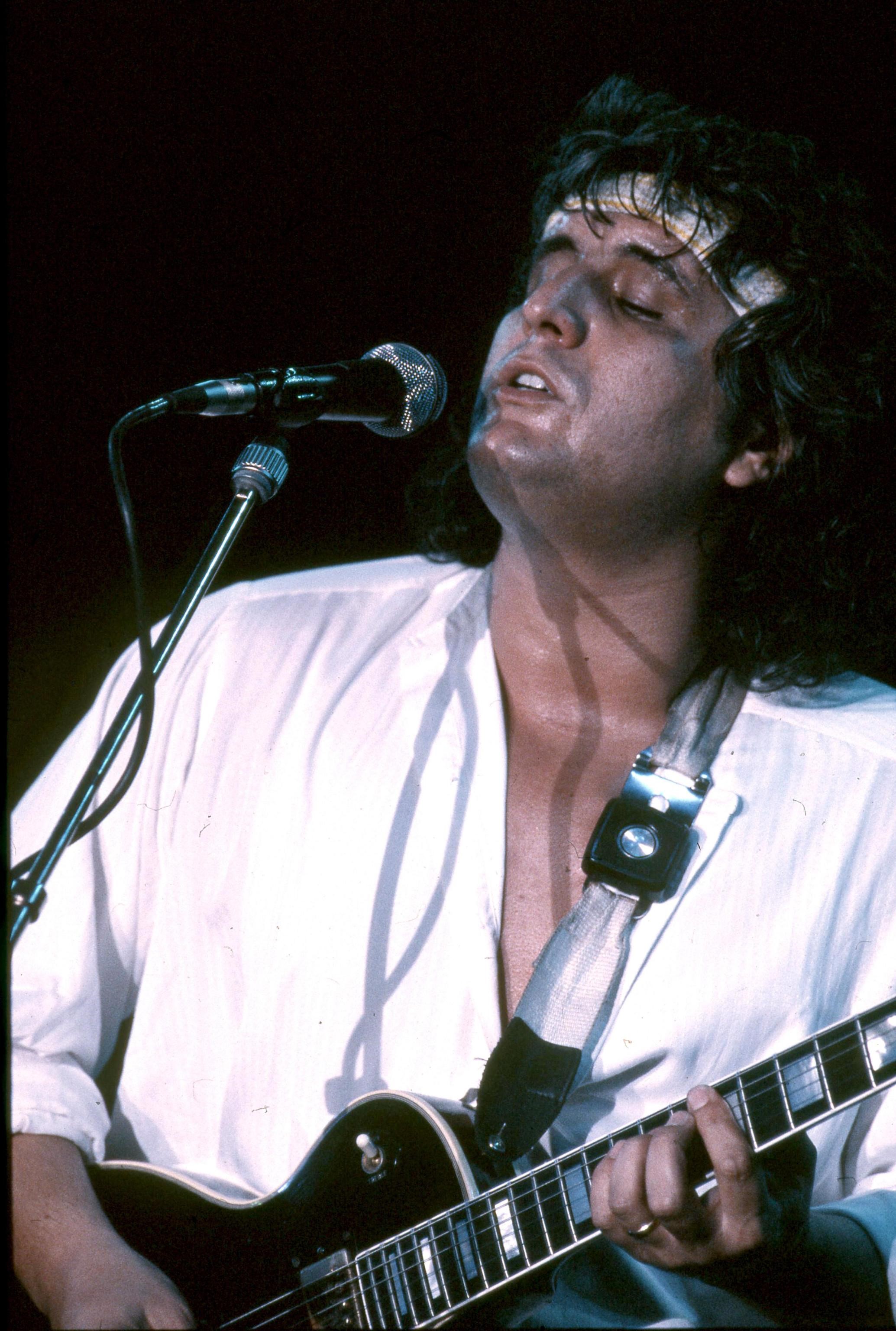 Pino Daniele, nelle sale da gennaio il documentario “Nero a metà”