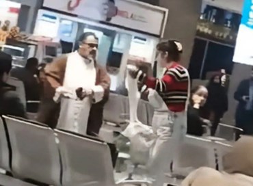 Iran, ragazza vs mullah: il video diventa virale