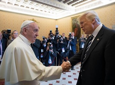 Trump vs Bergoglio: tra il nuovo presidente Usa e il papa è (di nuovo) gelo