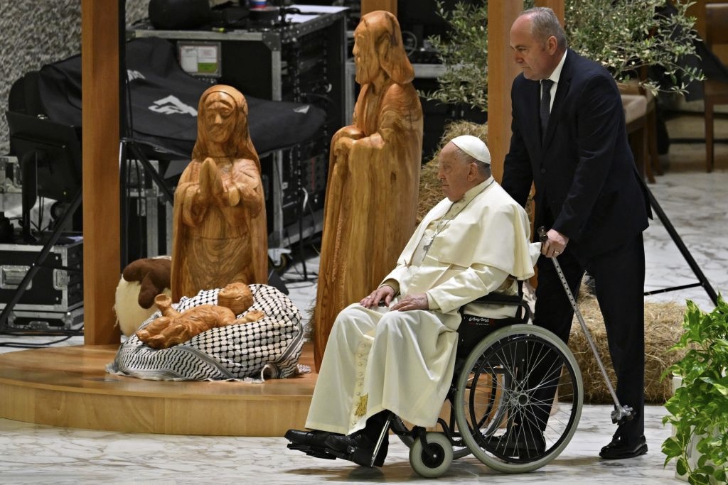 Papa Francesco viola l’insegnamento cattolico rendendo falsa testimonianza contro Israele