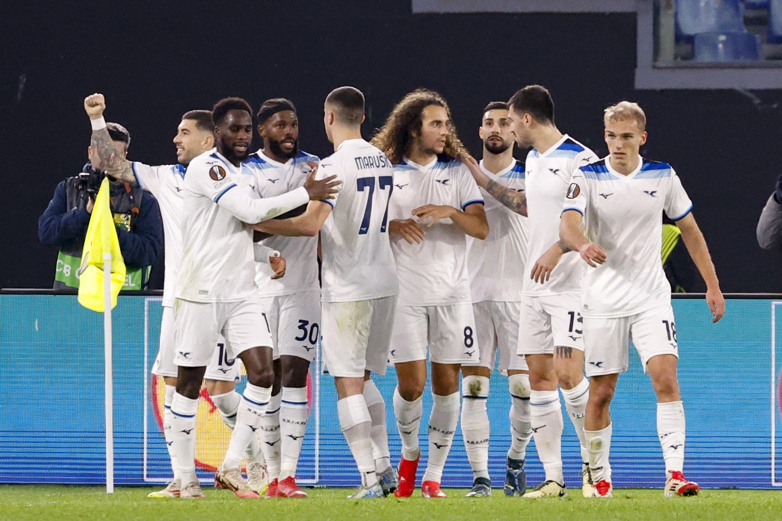Lazio sempre più prima, Roma cade in Olanda