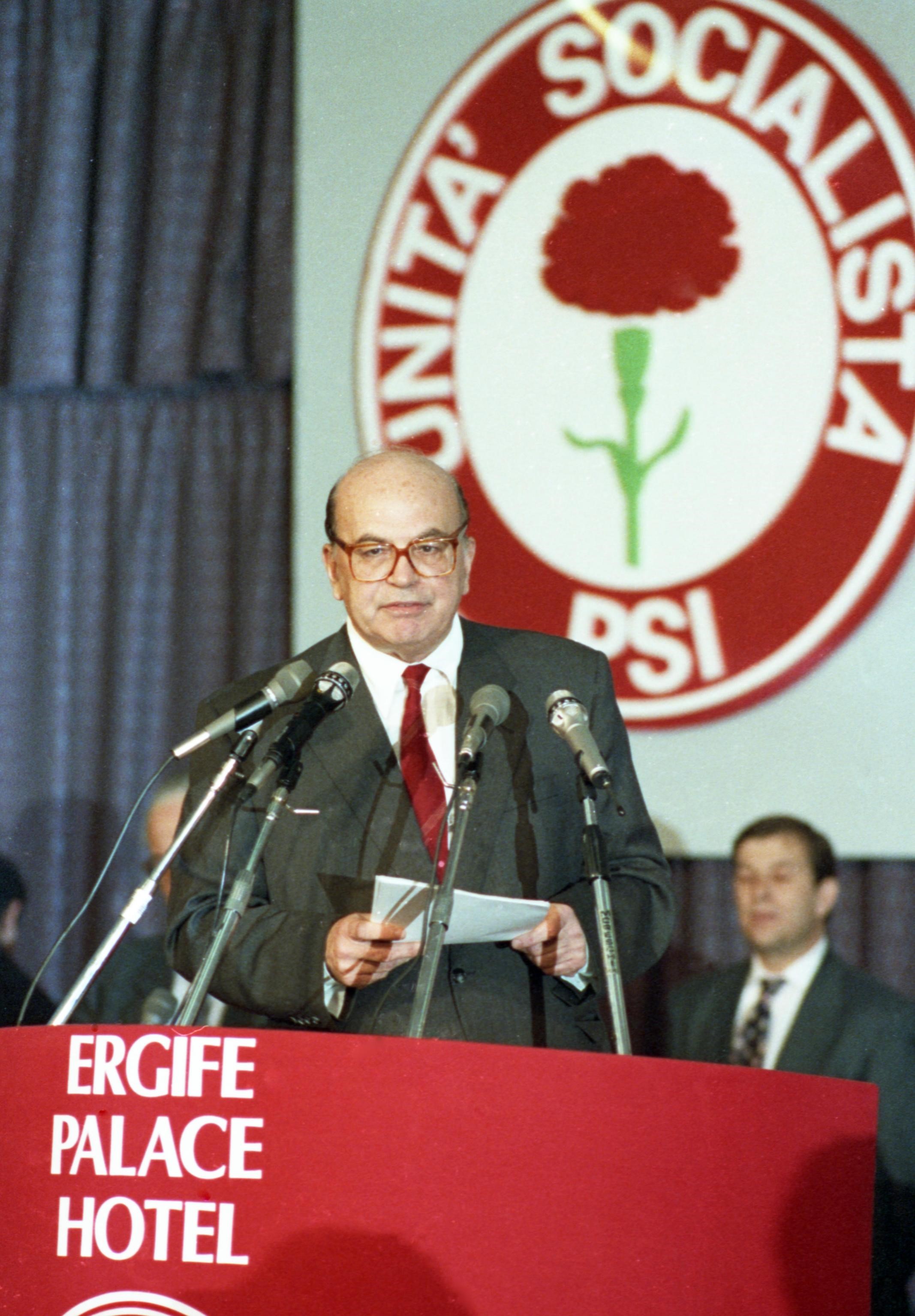 Il fantasma di Craxi che i comunisti non possono scacciare