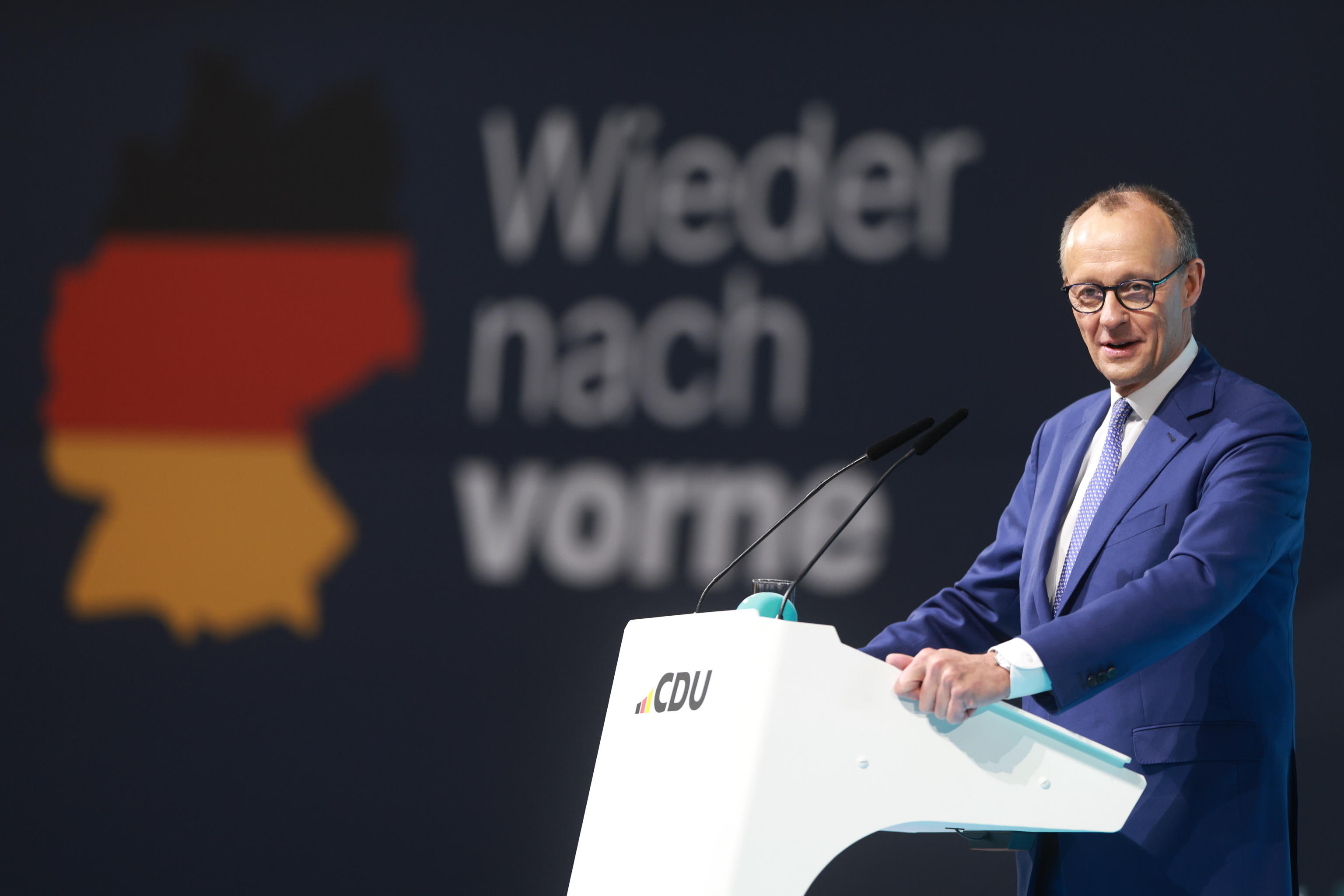 Contestazioni inaugurano il congresso della Cdu