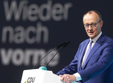 Contestazioni inaugurano il congresso della Cdu