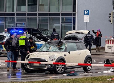 Auto sulla folla a Monaco: fermato un uomo