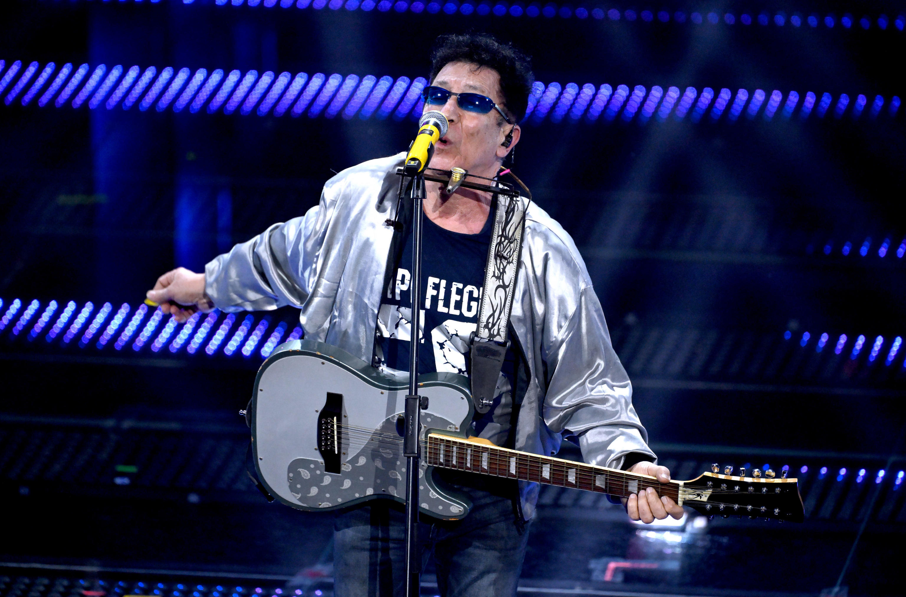 Stasera su Rai 1 il documentario che racconta Edoardo Bennato