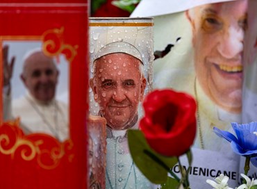 Il Papa migliora ma il quadro resta complesso