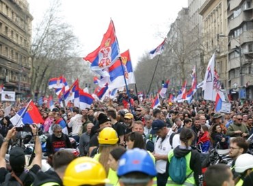 Serbia, 300mila manifestanti contro il presidente Vučić