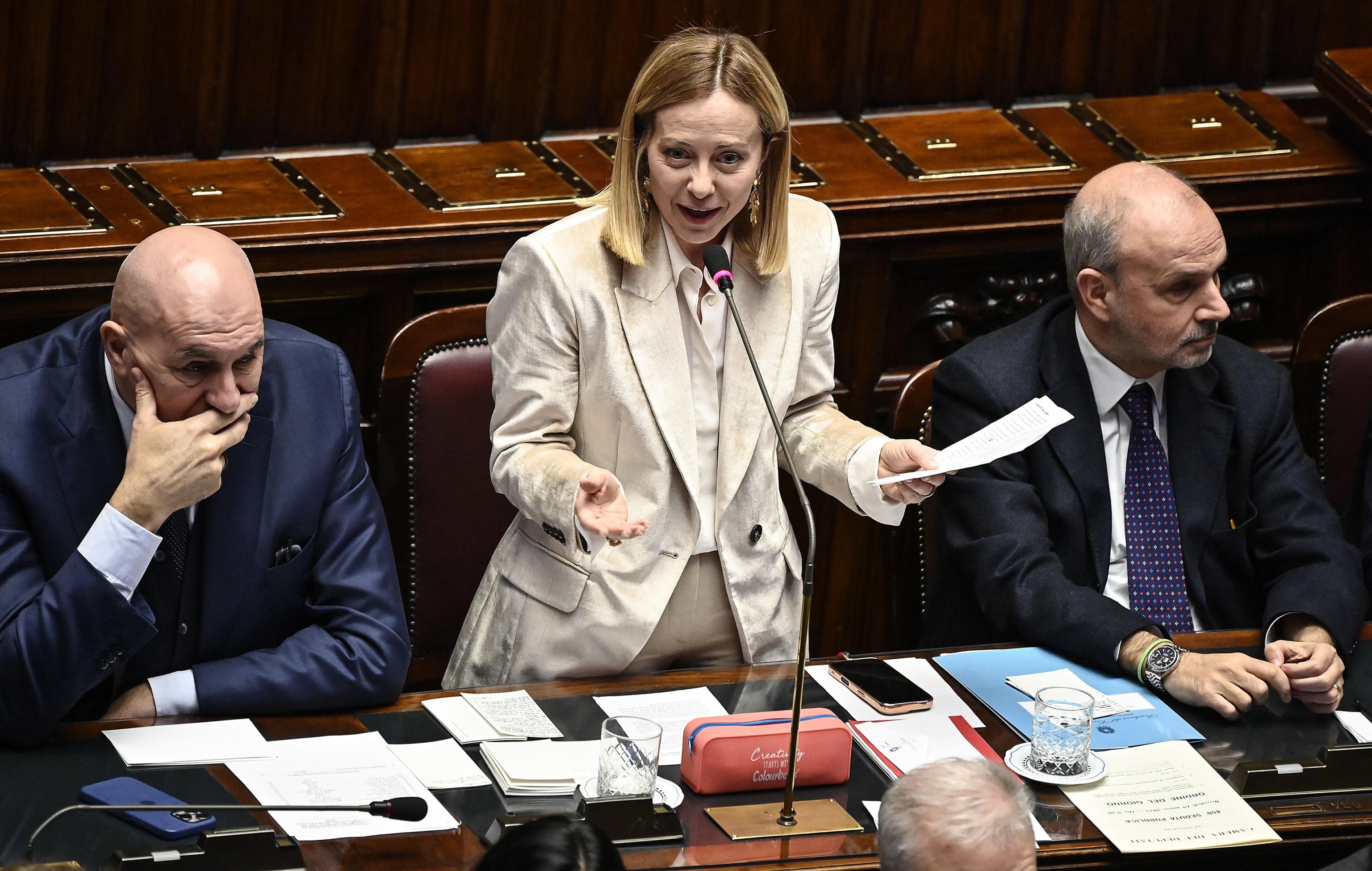 Meloni legge Ventotene, ira delle opposizioni