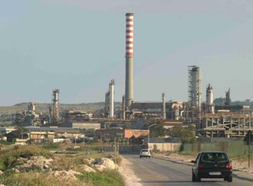 Petrolchimica italiana: cronaca di un declino storicamente indotto