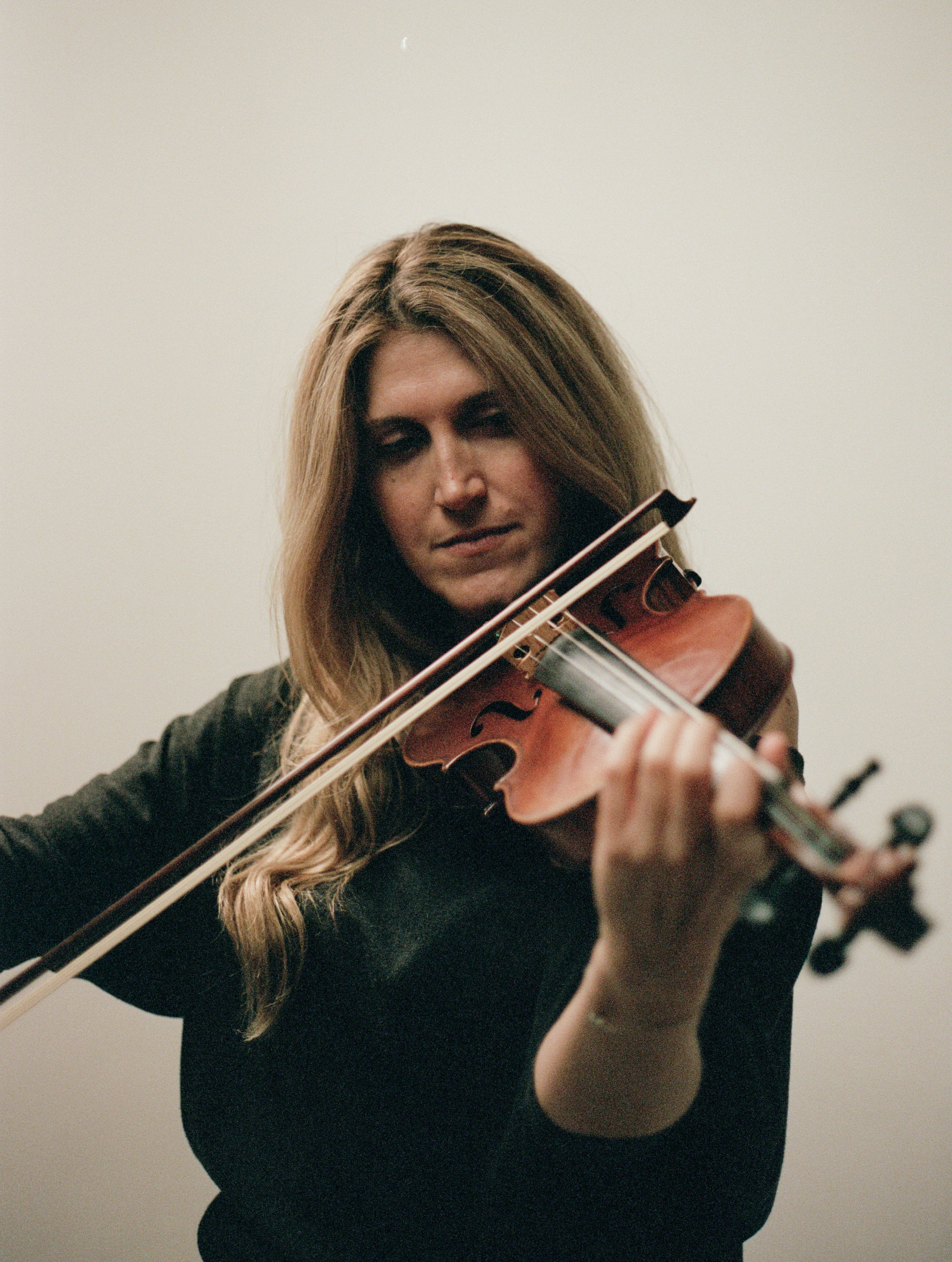 Jazz, la violinista Ludovica Burtone pubblica l’album “Migration Tales”