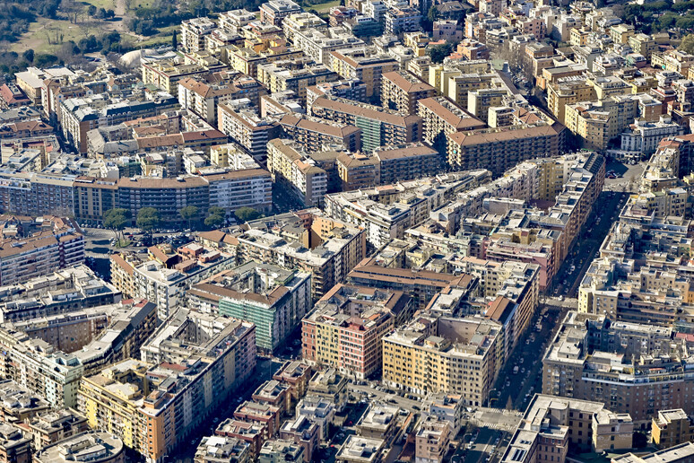 BlackStone promette l’abolizione della piccola proprietà privata