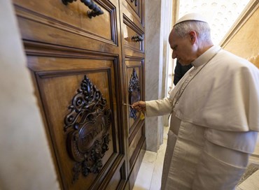 Cari tuttologi, giù le zampe da Leone XIV