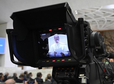 Il papa ai giornalisti: cercare la verità