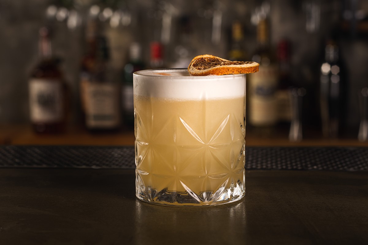 Whiskey Sour: il drink senza tempo dal carattere deciso e dalla consistenza vellutata