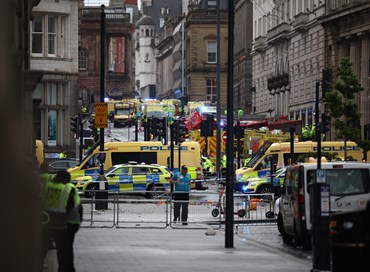 Auto sulla folla alla parata del Liverpool