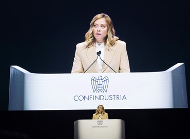 Meloni critica l’Unione europea sui dazi e l’energia