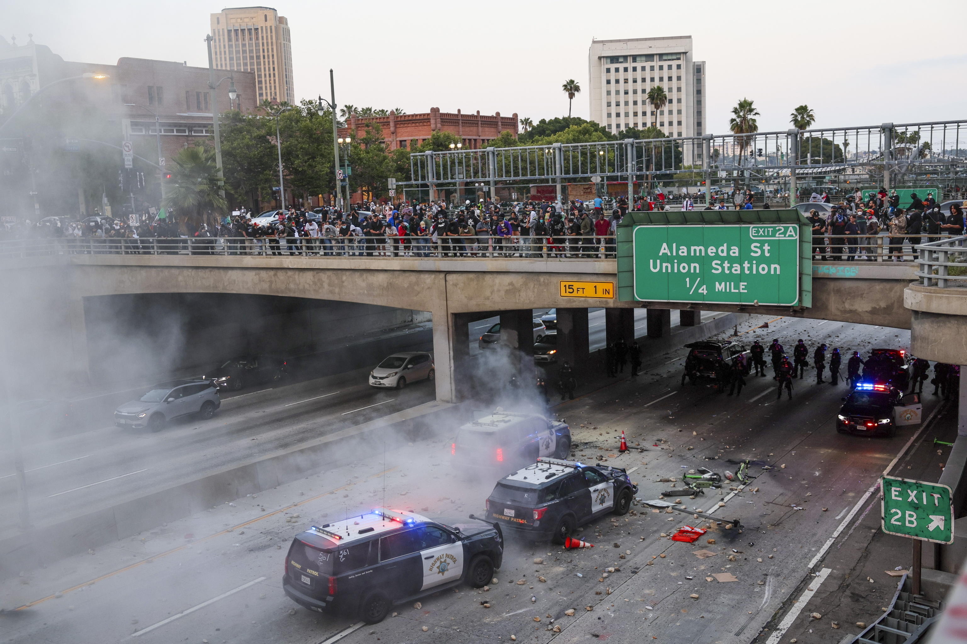 Caos a Los Angeles, almeno 27 arresti