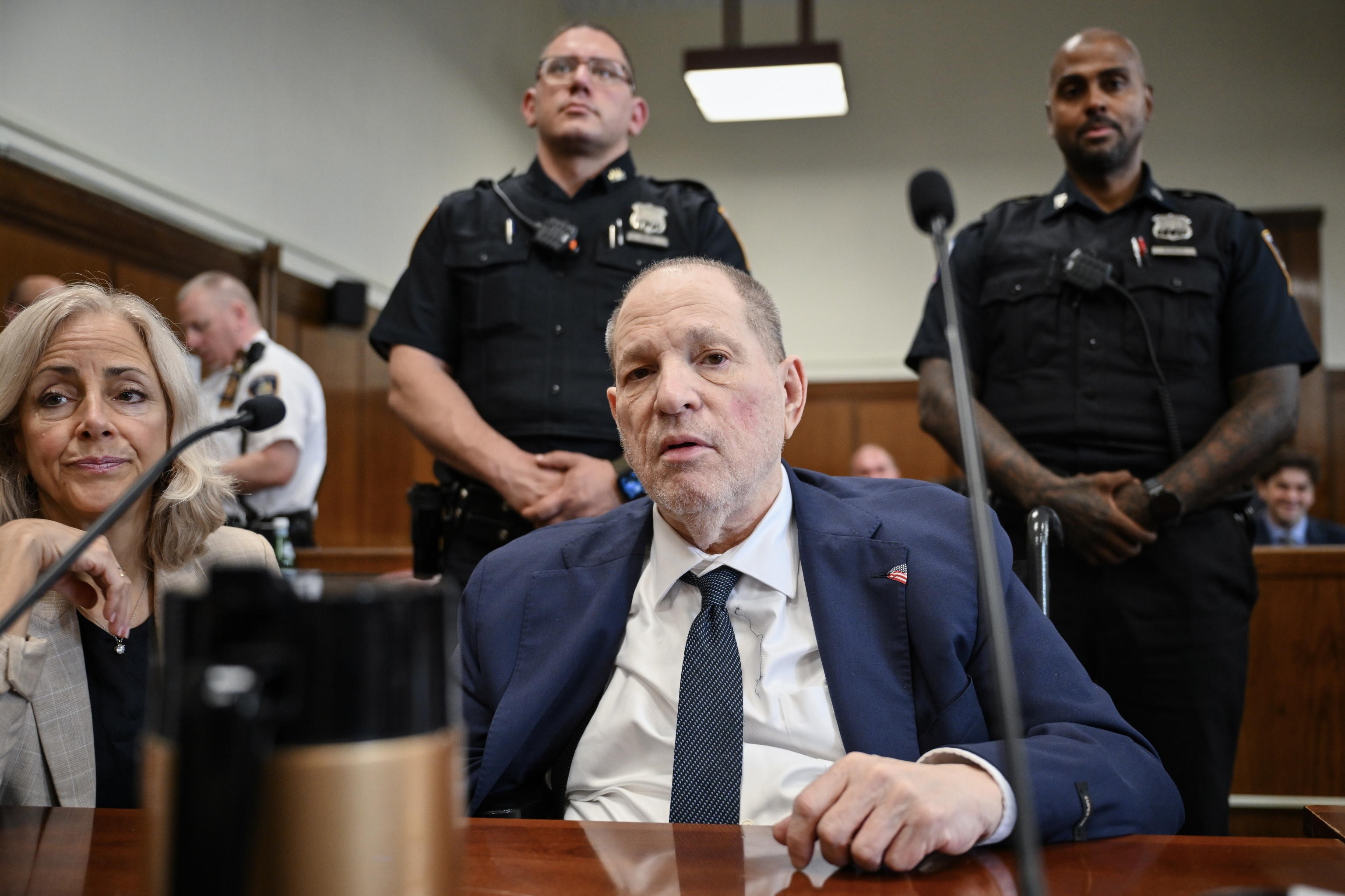 Weinstein colpevole di aggressione, ma non di stupro