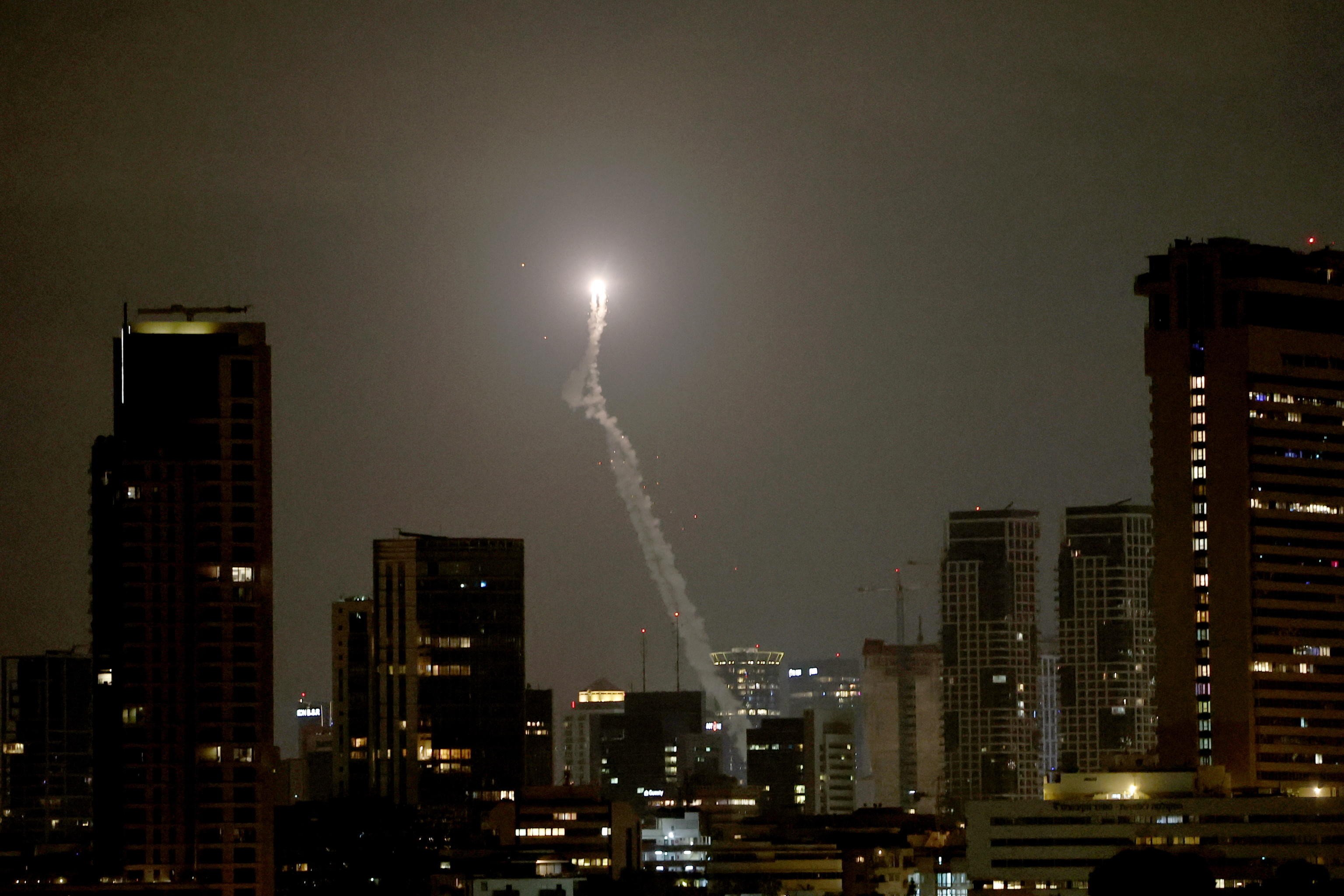 Trump: accordo con il G7 e torna a Washington