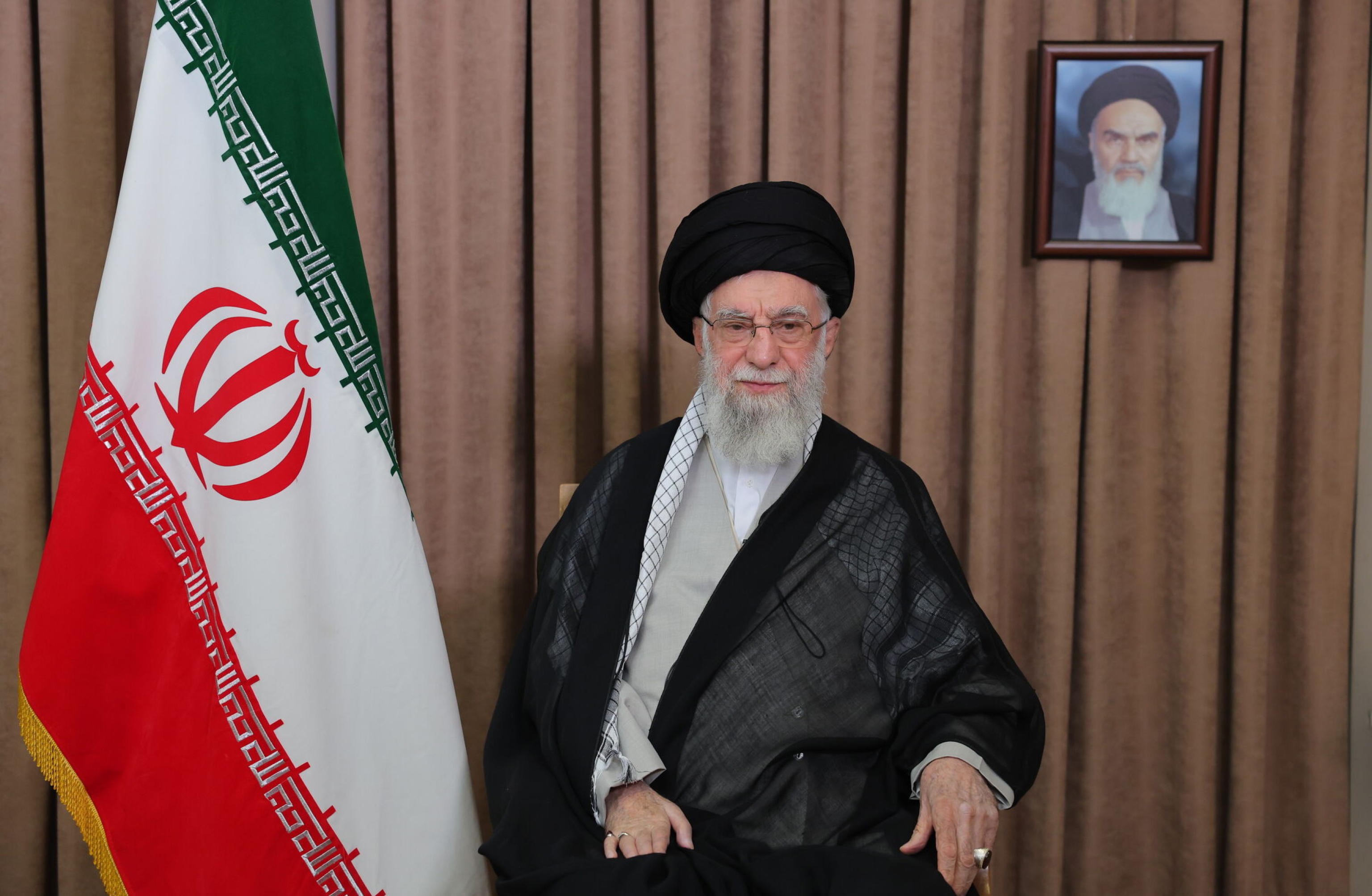 Khamenei abdica e cede il passo ai nuovi Pasdaran declericalizzati