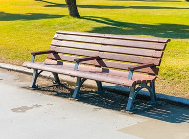 Come arredare un parco pubblico e creare uno spazio di comunità