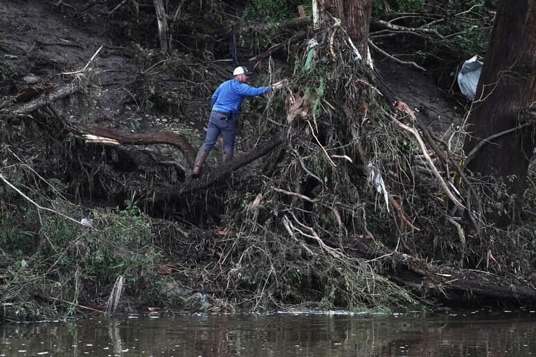 Alluvioni in Texas, si contano oltre cento vittime