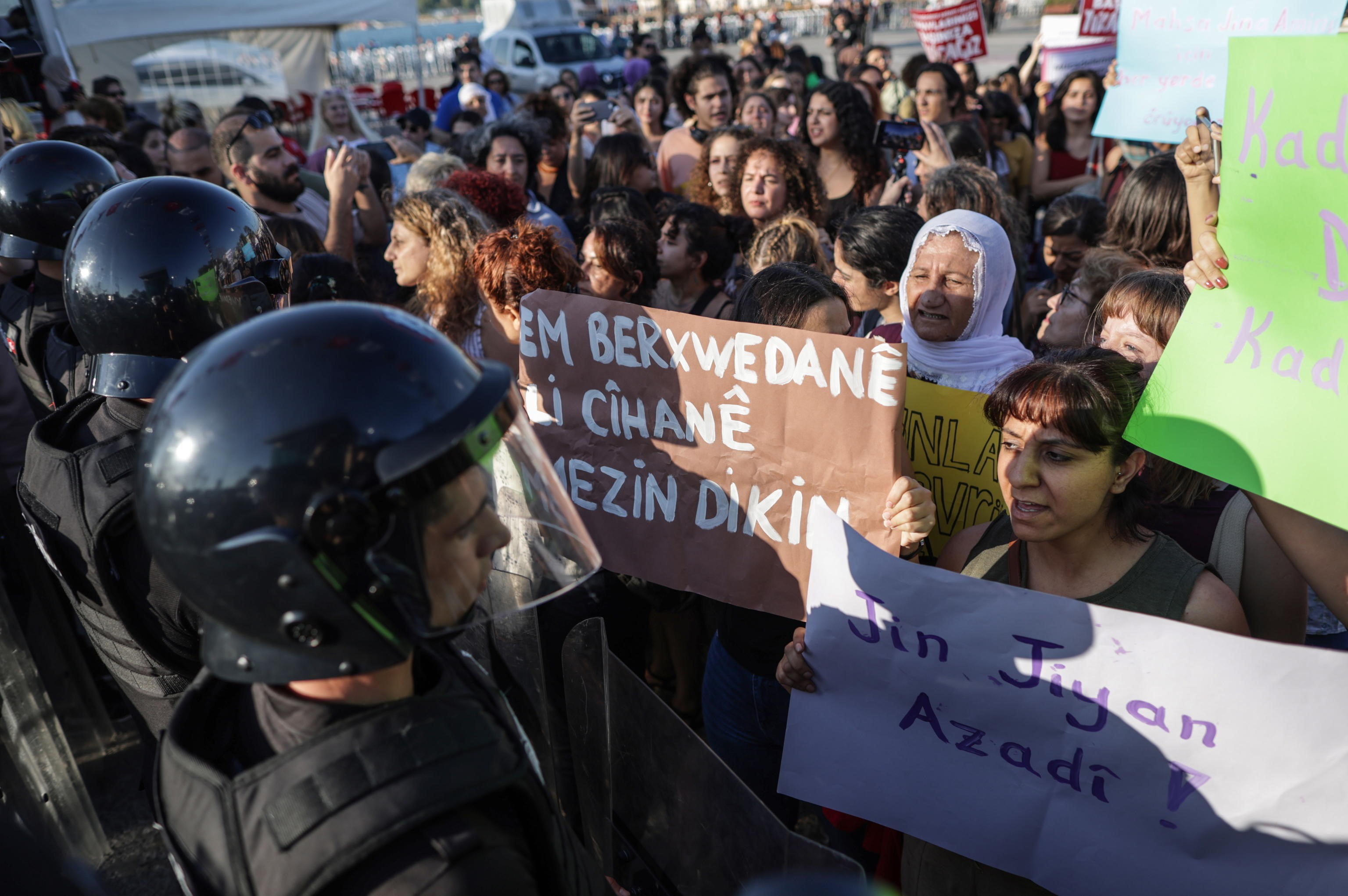 Disarmare l’Iran per armare le sue piazze
