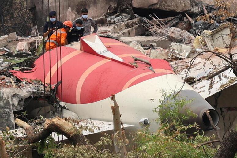 Wsj: “Il comandante dell’Air India spense motori”