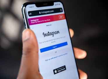Instagram, la stretta sui messaggi diretti agli adolescenti