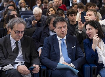 Le mosche cocchiere dell’opposizione