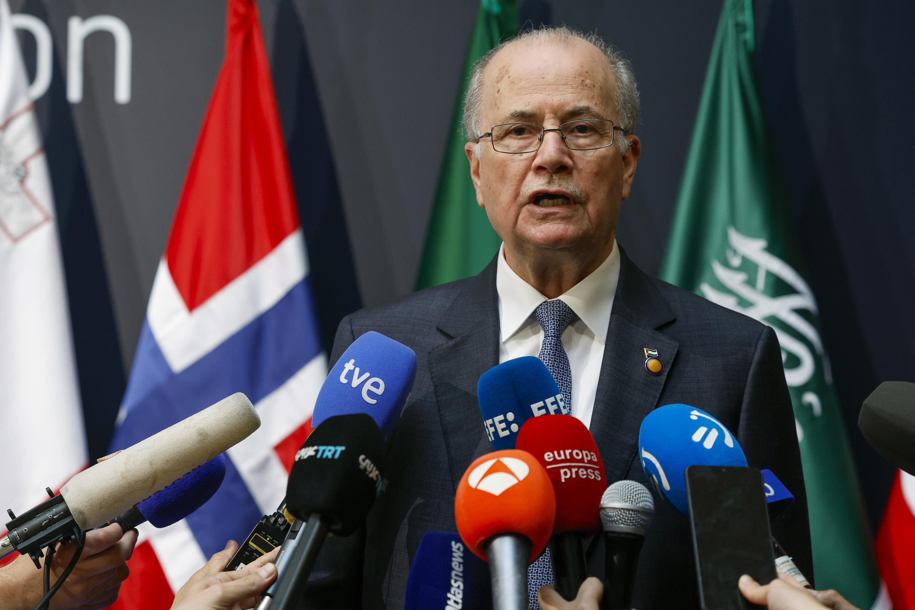 Anp chiede ai terroristi di deporre le armi