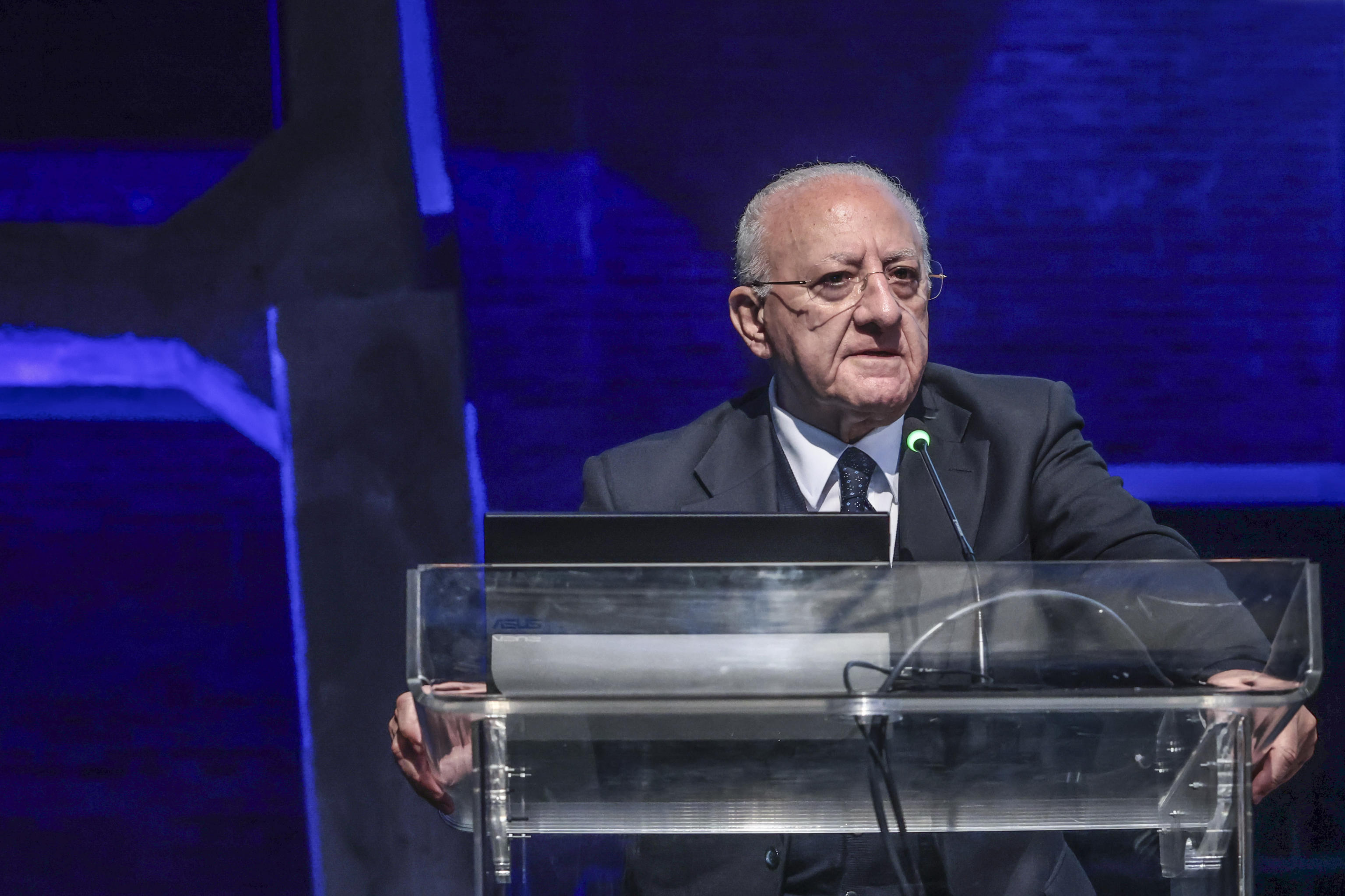 De Luca attacca il centrosinistra: “Manca una coalizione credibile” 