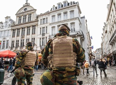 Bruxelles, soldati nelle strade. La procura: “Nessuno è al sicuro”