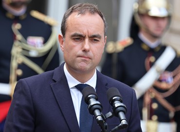 Macron sceglie Lecornu, nomen omen e ultima spiaggia