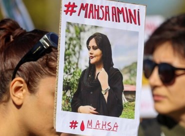 Mahsa Amini, tre anni fa l’uccisione della giovane curda iraniana