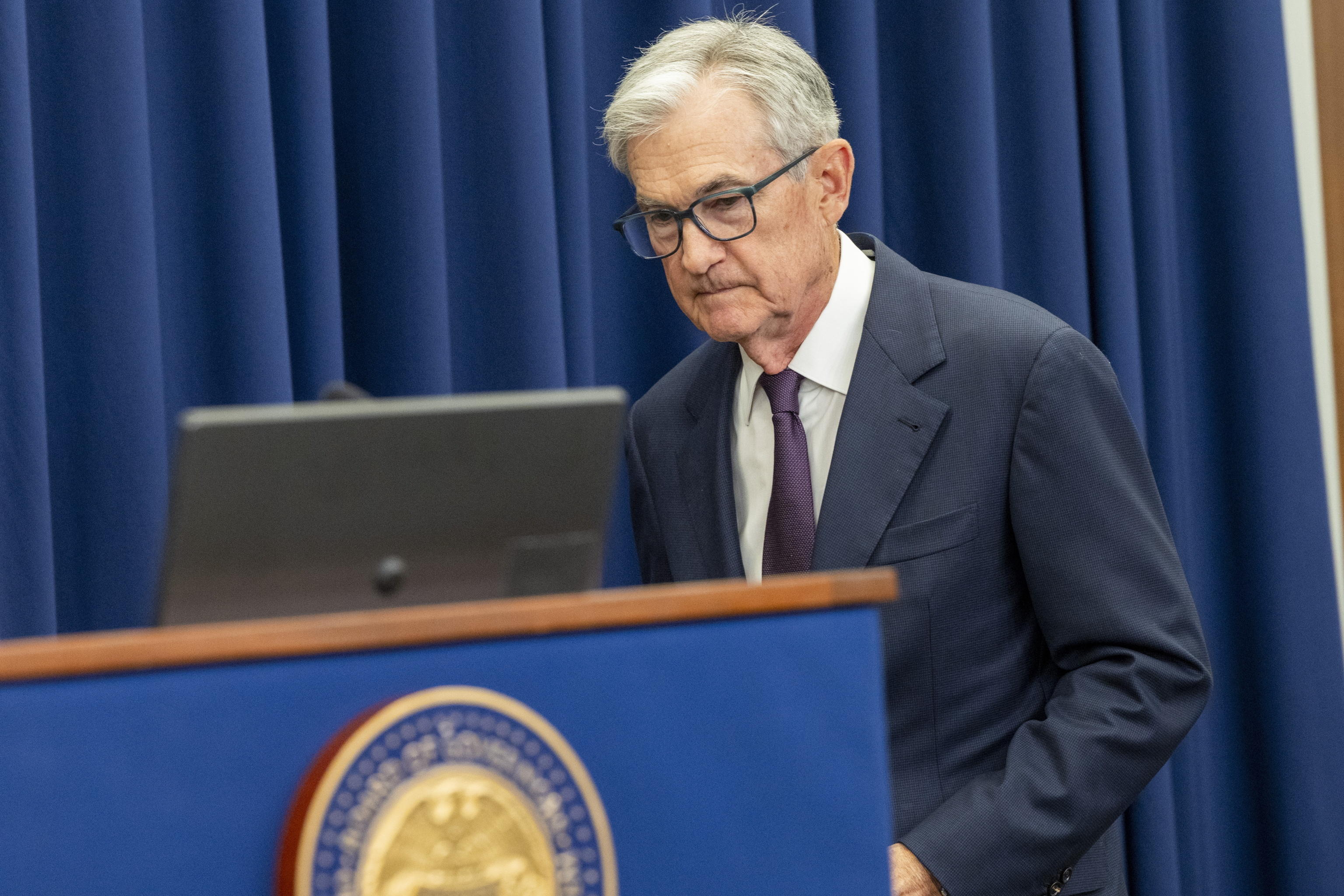 La Fed taglia i tassi, è la prima volta con Trump