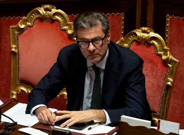 Giorgetti al Senato, serve un “confronto positivo” con le banche