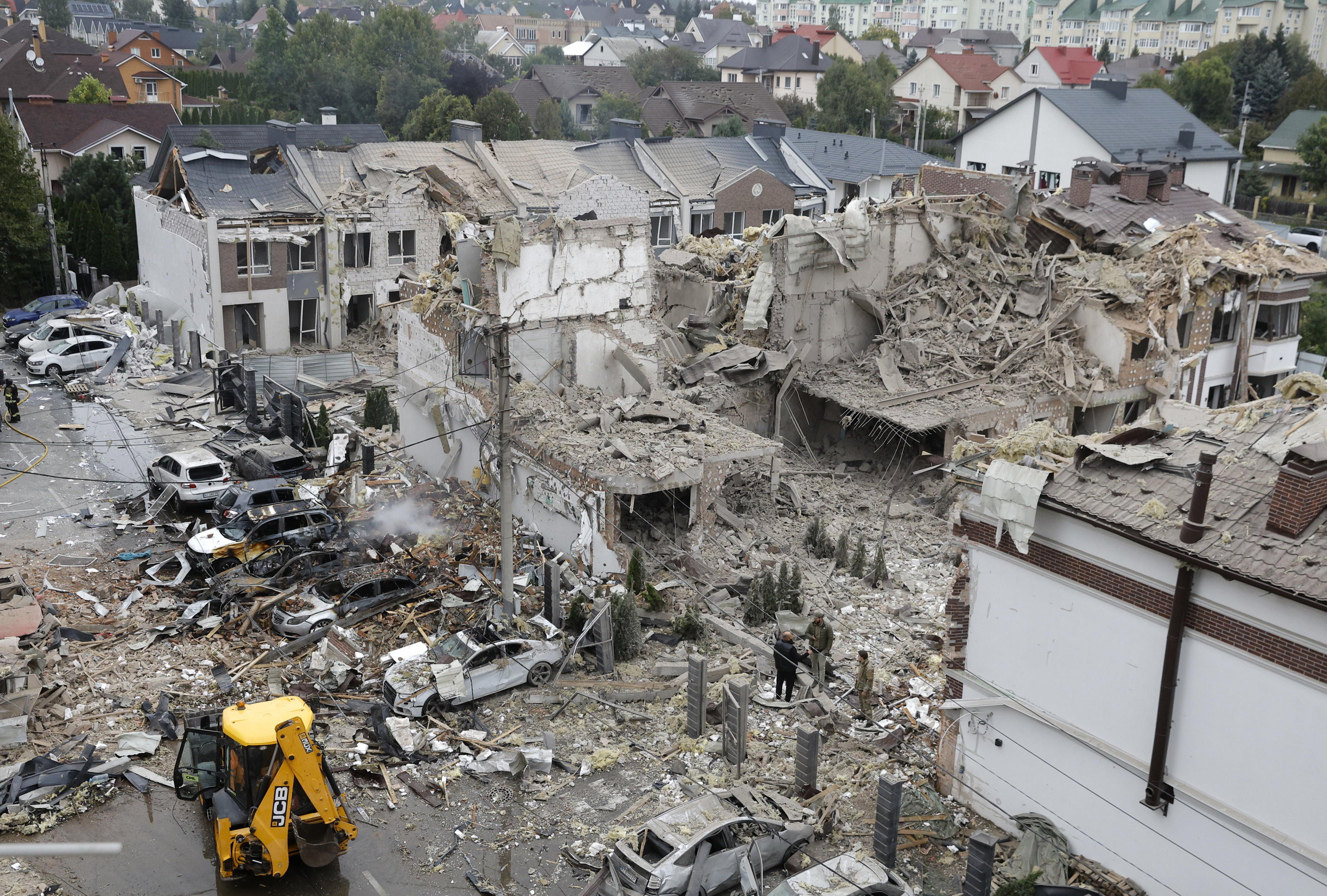 Nuovo attacco sull’Ucraina: droni distruggono una palazzina