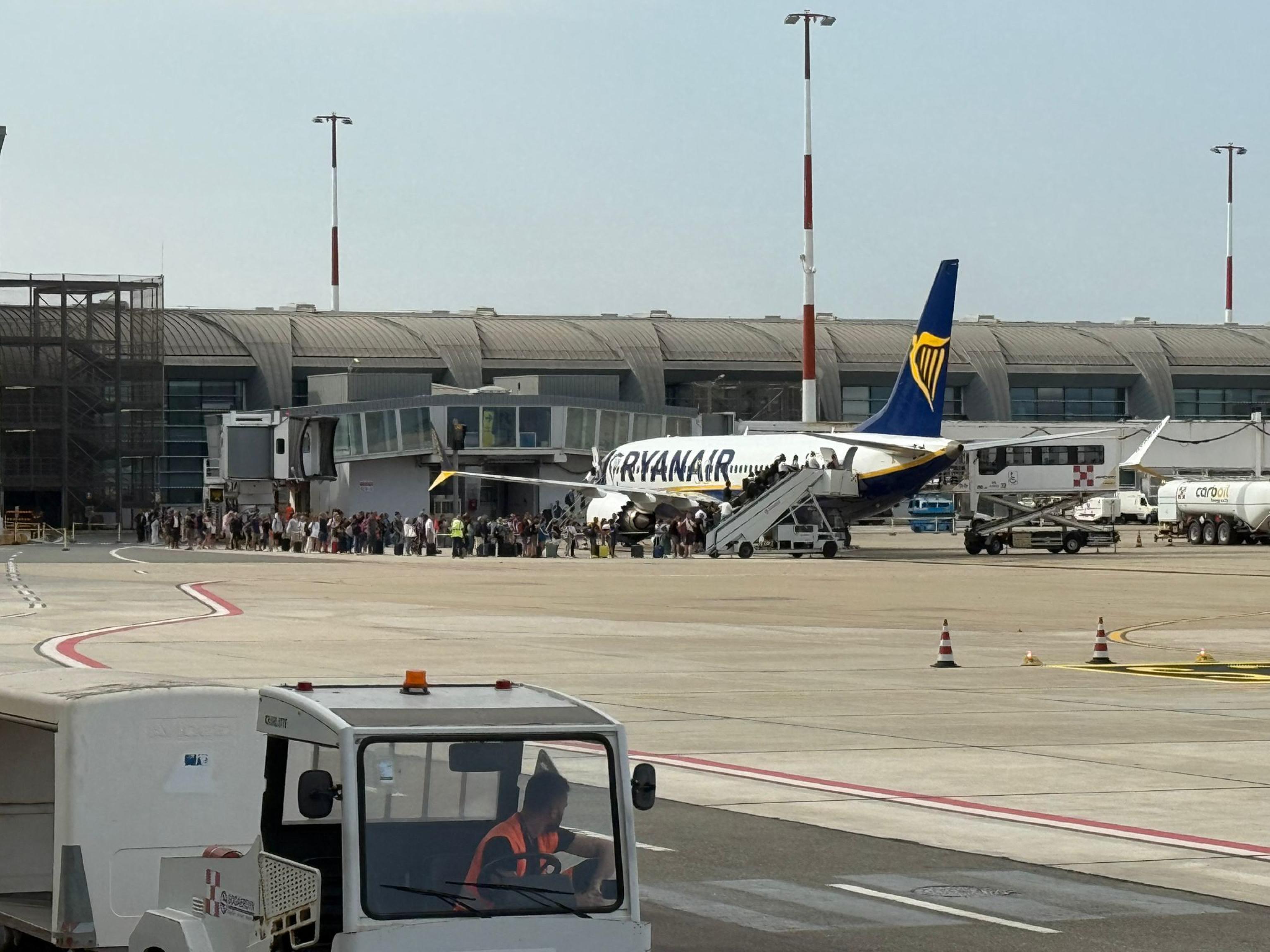 Ryanair: un aereo in meno per Roma